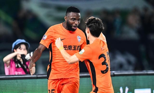 爱游戏官方网站 -自行车赛场再起风云：漓江赤兔队惊险晋级西城火箭队，赛场气氛火爆豪门底蕴再次显现的简单介绍