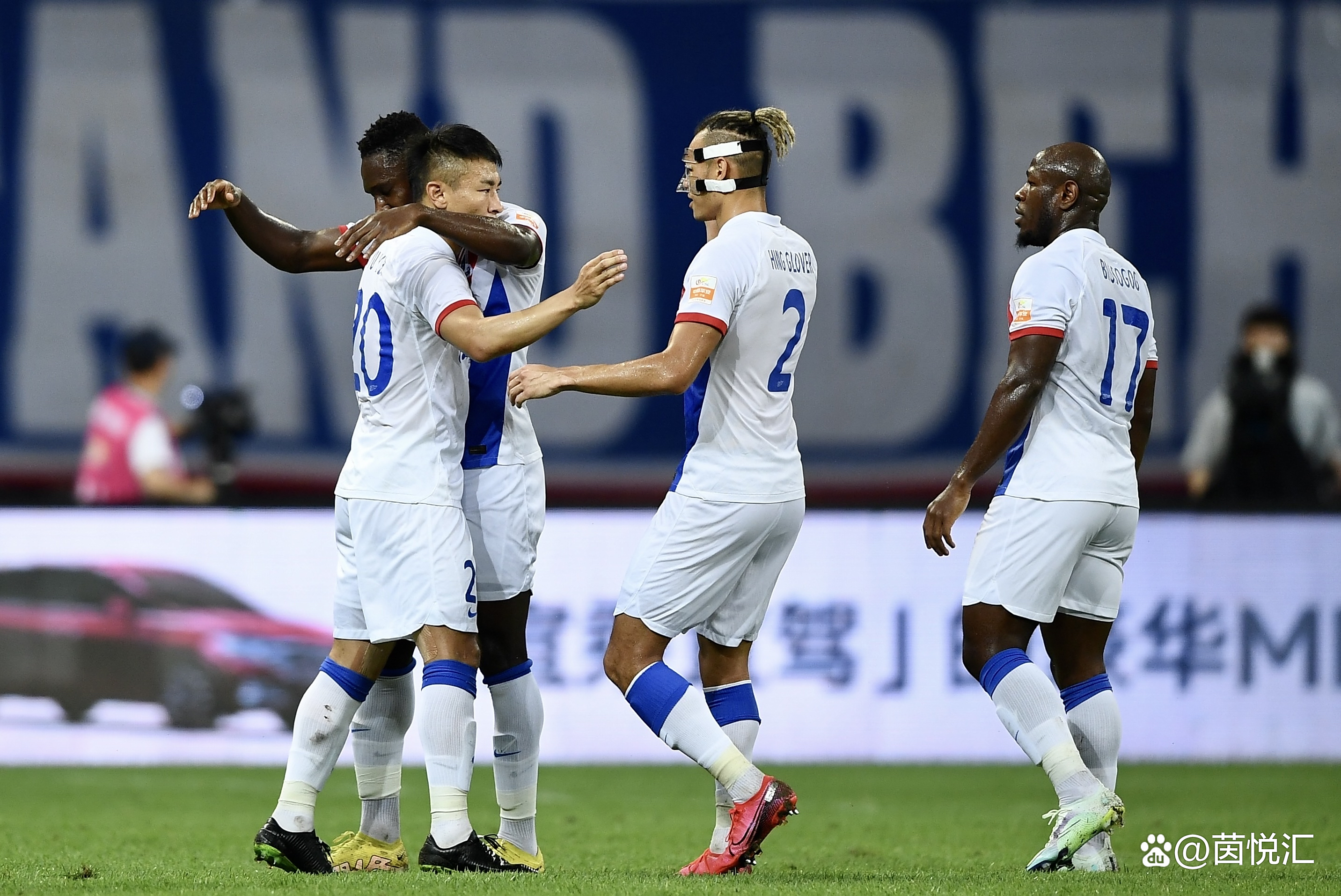 举重公开赛上演强强对话,泰山貔貅队强势横扫泰山灰熊队,多点开花奏效;更衣室氛围正向的简单介绍 举重公开赛上演强强对话,泰山貔貅队强势横扫泰山灰熊队,多点开花奏效;更衣室氛围正向的简单介绍